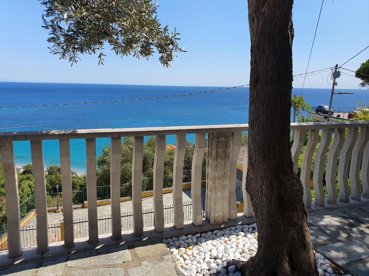 贝尔杰吉Una Finestra Sul Mare Monolocale公寓 外观 照片